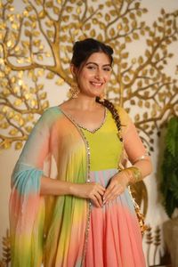 Ensemble Anarkali indien traditionnel avec dupatta, couleurs arc-en-ciel, pour femme, idéal pour les fêtes et mariages, en faux georgette, coupe droite, longueur au sol - Product Image 1
