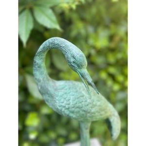 Cisne de Metal con Base, Escultura Decorativa para Mostrador, Acabado Verde Pátina Antigua, Figura Decorativa de Cisne - Product Image 3
