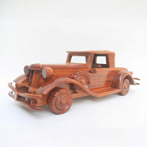 Modèle de voiture vintage en bois artisanal DUESENBERG MODEL SJ "SWEEP PANEL" PHAETON de 1933 pour souvenir, cadeau ou décoration de table - Product Image 1