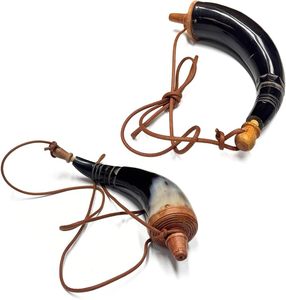 Cuerno de Polvo Premium Hecho a Mano para Tiro con Rifle de Fuelle, Eventos Históricos y Decoración de Estilo Antiguo - Product Image 1