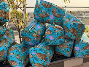 Pochette de maquillage en coton matelassé, imperméable, avec fermeture éclair YKK, pour voyage, étui personnalisé, sac cadeau, imprimé animal, pour elle - Product Image 2