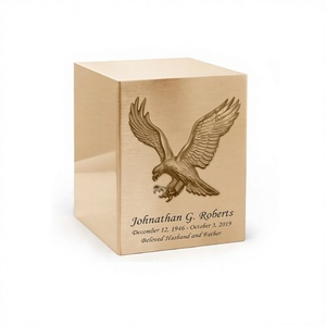 Urnes en laiton bronze en forme de cube avec emblème Aigle Américain antique pour cendres humaines - Product Image 1