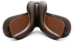 Sillín de equitación Sufi International de cuero genuino para salto y doma clásica, con estructura de madera, personalizado, estilo inglés. - Product Image 3