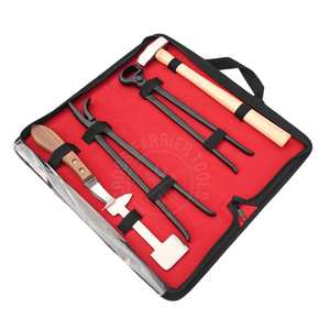 Kit de Herramientas Duraderas para Herradores para el Cuidado de Pezuñas de Caballos con Cortaúñas Negro, Cuchilla de Herrador, Martillo de Herrador, Clincher de Cocodrilo y Pulidor - Product Image 1
