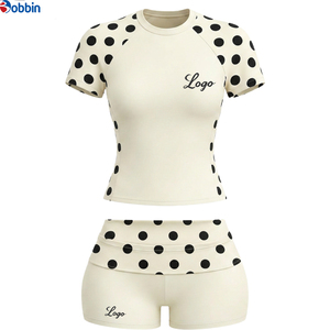Conjuntos de Shorts Personalizados para Mujer, Conjunto Deportivo de 3 Piezas con Estampado de Lunares Rosas, Top Corto de Manga Corta con Shorts a Juego, Ropa de Primavera - Product Image 4