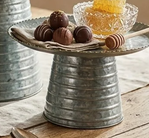 Base para Pastel Galvanizada de Zinc Estilo Rústico con Base Corrugada para Panadería y Eventos - ¡Oferta! - Product Image 1