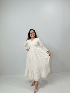Robe longue blanche brodée à col en V, manches trois-quarts, coupe classique, décontractée, 100 % coton respirant, simple, unie, faite à la main - Product Image 4