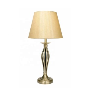 โคมไฟตั้งโต๊ะทองเหลืองสีทองสำหรับห้องนั่งเล่น - Product Image 5