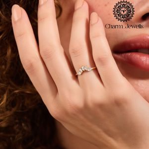 Bague de fiançailles en argent et moissanite Charm Jewells, taille coussin, motif floral, sertissage à griffes, certifiée IGI, classique et romantique pour femme - Product Image 3