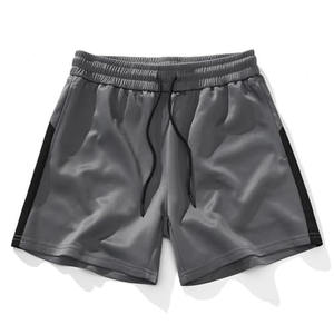 Shorts de sport pour hommes en maille respirante à séchage rapide, couleur unie, pour la course, la gym et l'entraînement, idéal pour l'été. - Product Image 3