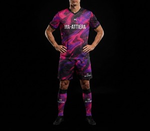ชุดฟุตบอลแบบกำหนดเอง เสื้อ กางเกงขาสั้น สีชมพู สีม่วง ลายหินอ่อน ชุดทีม ชุดกีฬา รับผลิตแบบ OEM ODM ขายส่ง - Product Image 1