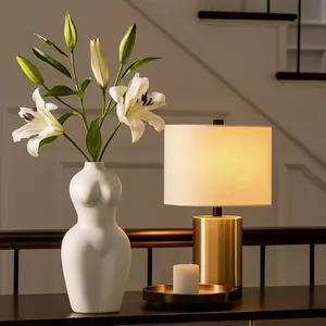 Florero de Metal de Lujo Contemporáneo para Decoración de Alta Gama, Florero Decorativo Artístico de Metal para Centros de Mesa de Boda - Product Image 5