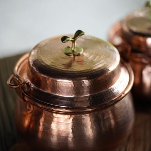 Olla de Cobre Hecha a Mano con Acabado Martillado, Diseño Vintage, Forma Redonda, Utensilios de Cocina de Metal Duradero con Tapa - Product Image 4