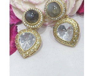 Pendientes de circonita de la mejor calidad con un hermoso acabado plateado para mujeres y niñas, ideales para looks de noche y fiestas. - Product Image 2