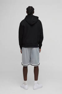 Pantalones Cortos Deportivos de Malla Gris para Hombre con Franja Lateral Blanca y Negra, Cintura Elástica, Estilo Casual, Tela Transpirable, Corte Medio - Product Image 2