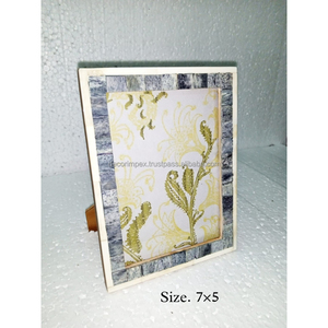 Cadres photo en fer à la mode de l'exportateur indien gravés personnalisés pour les anniversaires de mariages Occasions mémorables - Product Image 4