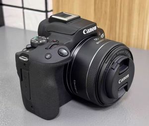 Appareil photo hybride Canon EOS R5 Mark II NEUF avec objectif RF 24-105mm F/4 L IS USM, plein format, vidéo 8K RAW/4K 120p - Product Image 2