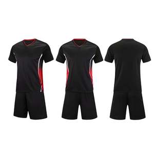 Ensemble d'uniformes de football minimalistes pour hommes – Maillot et short de sport couleur unie, design épuré, tenue athlétique performante pour le quotidien 100 % - Product Image 4