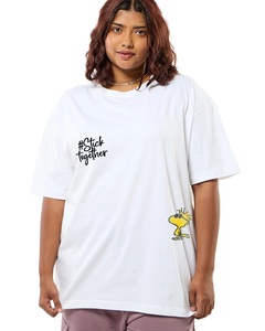 Camiseta blanca de talla grande con estampado gráfico Cool Pals para mujer - Product Image 2