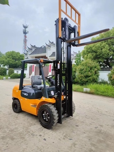 Montacargas Diésel Japonés Usado 7FD30 de 3/5/7 Toneladas con Desplazador Lateral Hidráulico y Mástil de Dos/Tres Etapas - Product Image 2