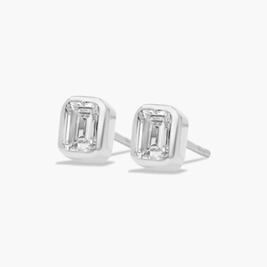 Boucles d'oreilles en argent 925 avec diamant moissanite en forme d'émeraude, design élégant et luxueux, bijoux fins unisexes, cadeau idéal pour un mariage - Product Image 3