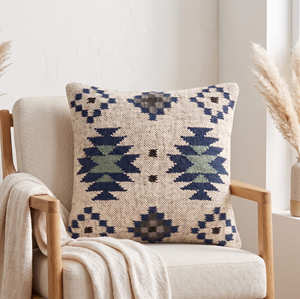 Housse de coussin en kilim turc bleu avec motif diamant héritage pour canapé, décoration de style scandinave et mondial - Product Image 1