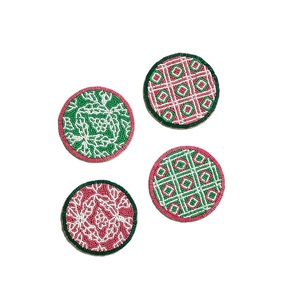 Posavasos de Cuentas Hecho a Mano con Diseño Elegante Bordado, Posavasos de Cuentas Decorativo, Tapete de Mesa Estilizado, Artesanía para el Hogar - Product Image 3