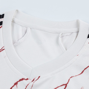 Uniforme de Fútbol Personalizable al por Mayor - Diseño de Mármol Rojo y Blanco Sublimado - Ropa Deportiva de Poliéster de Secado Rápido - Product Image 4
