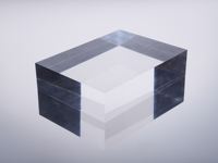Plaque acrylique extrudée haute brillance de 1 à 20 mm pour la production de caissons lumineux et de panneaux publicitaires avec services de découpe et de moulage