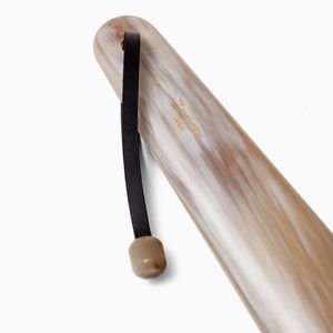 Chausse-pied long de luxe personnalisé avec logo tête d'animal pour la mode - Product Image 2