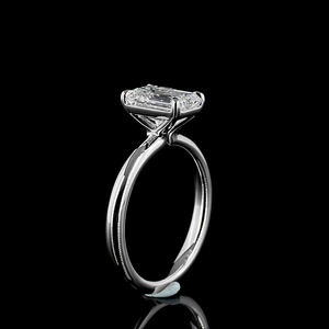 Bague de fiançailles personnalisée en moissanite émeraude certifiée IGI 2 carats, or blanc 14K, coupe étagée, solitaire, alliance de mariage - Product Image 4