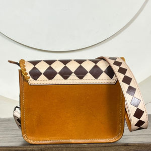 Sac bandoulière en cuir de vachette OEM & ODM 2026 pour femme, sac à main à carreaux fait main en cuir de cheval avec boucle mors de cheval - Product Image 5