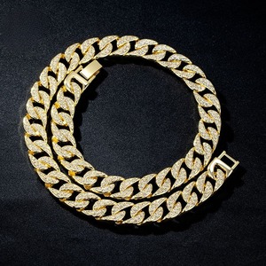 Collar de Eslabones Cubanos con Diamantes de Moissanita de Diseño Único para Uso Diario, Fiestas y Regalos, Disponible para la Venta - Product Image 2
