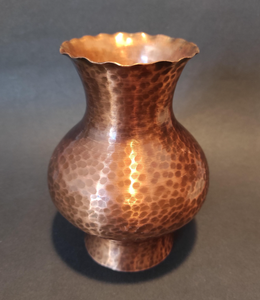 Vase à fleurs en métal de style royal vintage pour la décoration de la maison, du restaurant, du jardin, des sols, vases et pichets décoratifs en métal - Product Image 1