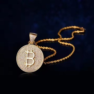 Pendentif de luxe plaqué or style hip-hop avec finition or jaune et or blanc et détails inspirés de la mode brillante - Product Image 2