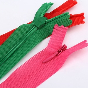 Venta al por Mayor Personalizada 3 #   Cremallera invisible de nailon para accesorios de costura de vestidos - Product Image 1
