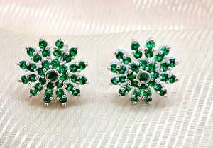 Boucles d'oreilles clous artificielles florales les plus vendues avec pierres étincelantes – Bijoux élégants et tendance pour femme, à porter au quotidien ou en soirée - Product Image 3