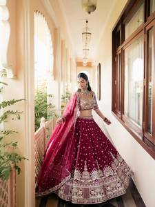 Ensemble de Lehenga en soie Malai avec broderie Zari, travail de sequins et travail Dori, chemisier en satin Malai et dupatta en soie - Product Image 1
