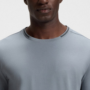 T-shirt pour homme en coton uni, design décontracté, doux, respirant et confortable, avec logo personnalisable, idéal pour l'été. - Product Image 2