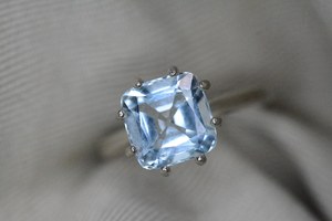 แหวนอะความารีนแท้รับรองคุณภาพ เงินสเตอร์ลิง ประดับเพชรเม็ดเดี่ยว สีฟ้าแท้ ของขวัญสำหรับเธอในวันเกิดเดือนมีนาคม - Product Image 3