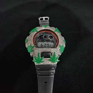 Montre en quartz de qualité export, entièrement sertie de moissanite, avec cadran en cristal de saphir, légère, pour le style urbain et les mariages - Product Image 4