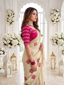AARA Fashion - Sari de Seda con Bordado Floral Crema y Blusa Rosa para Boda, Traje Tradicional Indio para Mujer, Largo hasta el Suelo - Product Image 4
