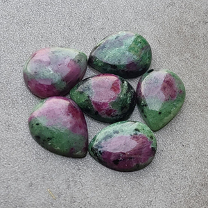 Piedra Preciosa Suelta de Rubí Zoisite de Calidad AAA+ en Forma de Pera, Cabujón con Reverso Plano, Calibrada, para Joyería - Product Image 2