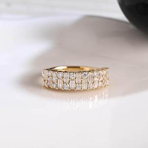 Bague demi-éternité en or massif 18 carats avec diamants de laboratoire taille baguette et taille ronde, bijou raffiné, cadeau de mariage pour partenaire - Product Image 1