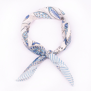 Foulard carré en coton de luxe style bohème, motif poisson bleu, accessoire décontracté printemps-été, couvre-chef respirant et léger - Product Image 3