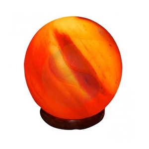 Lámpara de bola de sal del Himalaya de alta calidad con base de madera tallada estilo Feng Shui de Sian Enterprises - Product Image 1