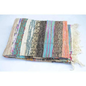 Alfombra Chindi reciclada sostenible tejida a mano, alfombrillas ecológicas para decoración del hogar de artesanos indios - Product Image 5