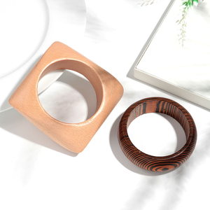Nouveauté 2025 Bracelet créatif en bois massif au design géométrique et grain de bois prononcé, style mode, avec anneau intégré - Product Image 3