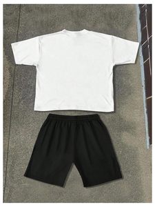 Ensemble T-shirt et short d'été pour homme, streetwear, épaules tombantes, surdimensionné, avec impression graphique personnalisée et short à cordon de serrage - Product Image 2