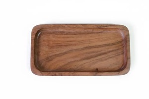 Plateau de service ovale en bois fait main contemporain, plateau à collation rustique artisanal en bois de noyer naturel pour table à manger par UO - Product Image 2